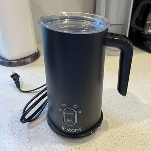 Instant Milk Frother with base